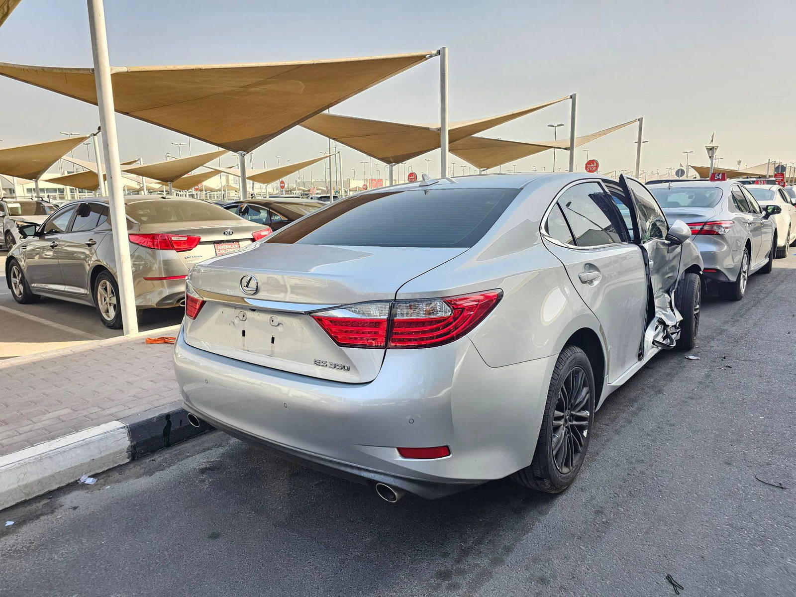 2013 LEXUS ES 350 — 124835 Miles — Lot 4D2003147 — Souq - Marhaba Auctions Used Cars - Image 3