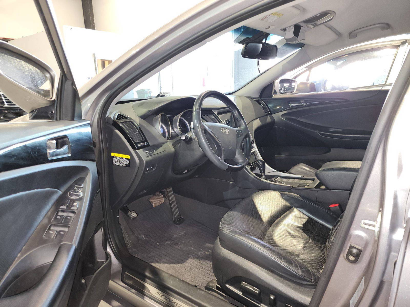 2010 HYUNDAI SONATA — 206493 KM — Lot 102290 — Main - Marhaba Auctions Used Cars - Image 9