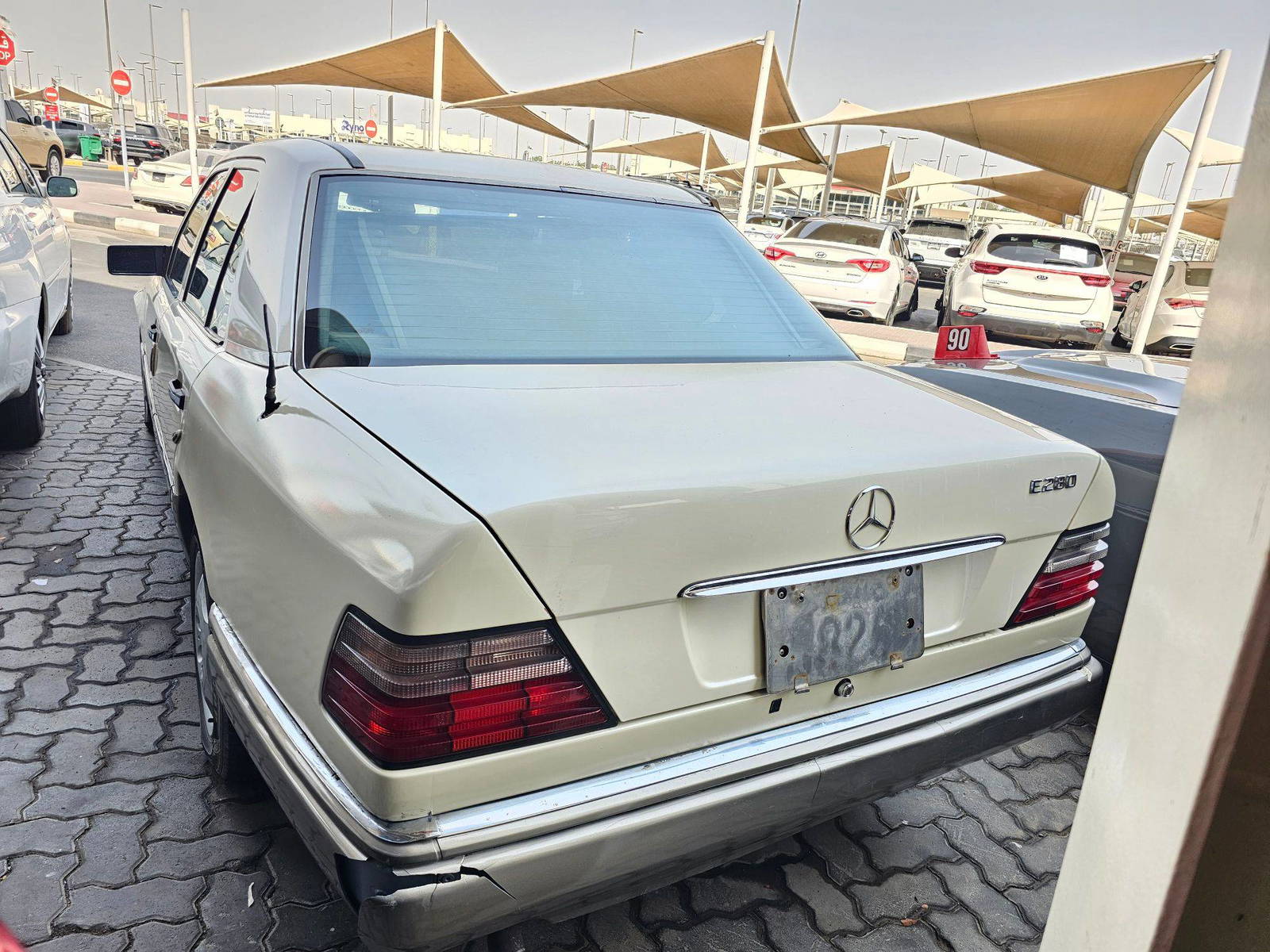1995 MERCEDES BENZ E 280 — 380088 KM — Lot 9SC208353 — Souq - Marhaba Auctions Used Cars - Image 4