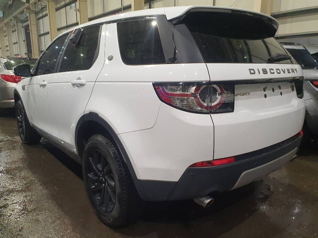 2016 LAND ROVER DISCOVERY — 130293 Miles — Lot 36718075 — Main - Marhaba Auctions Used Cars - Image 3
