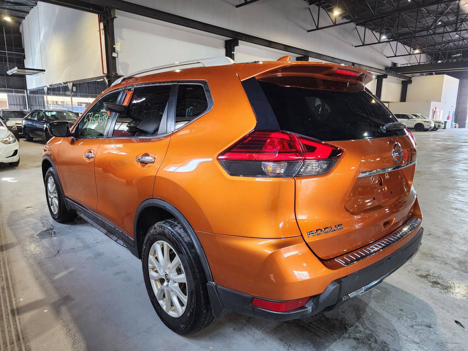 2017 NISSAN ROGUE — 107648 Miles — Lot 59052034 — Al Quoz - Marhaba Auctions Used Cars - Image 5