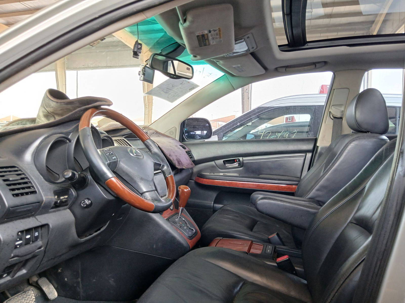 2004 LEXUS RX 330 — 251918 KM — Lot 064990 — Main - Marhaba Auctions Used Cars - Image 9