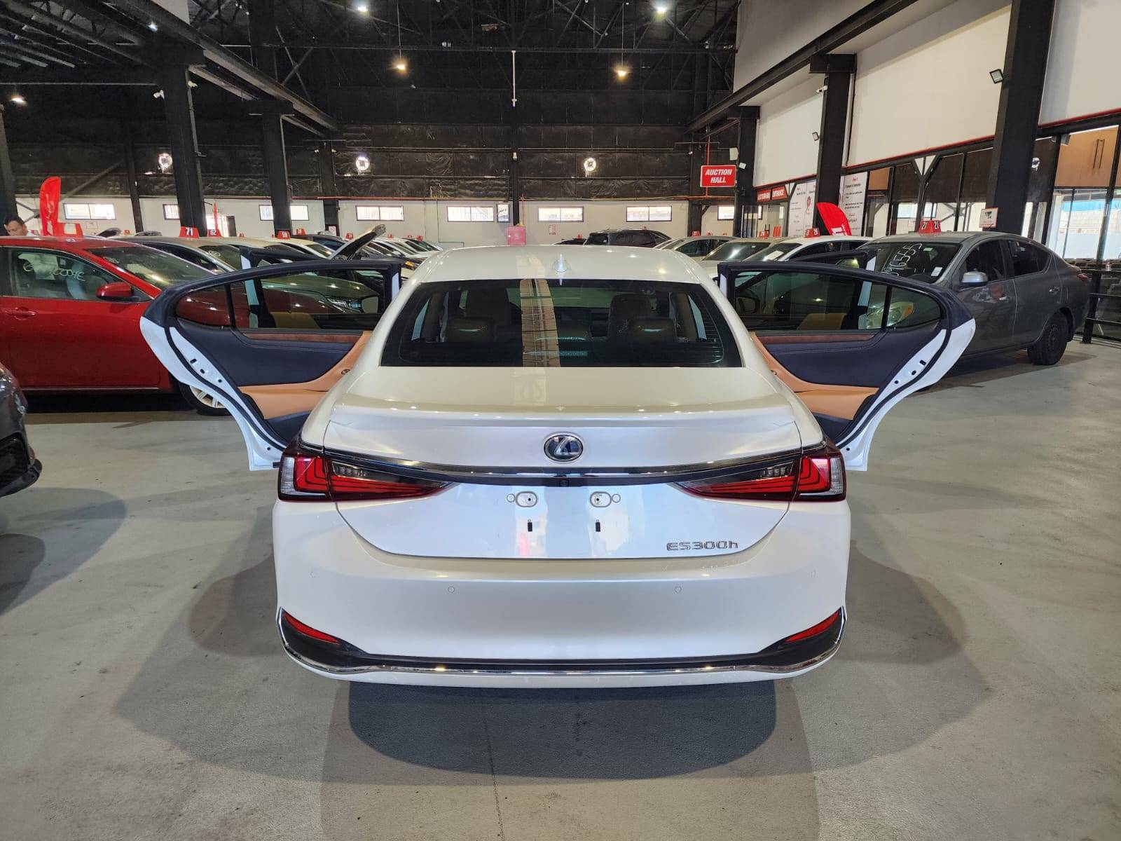 2023 LEXUS ES 300H — 24567 KM — Lot 72944753 — Main - Marhaba Auctions Used Cars - Image 8