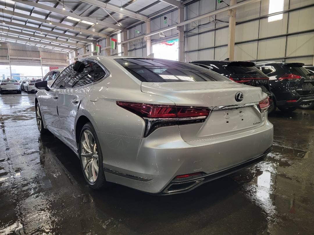 2018 LEXUS LS 500 — 154523 KM — Lot F6J5004676 — Main - Marhaba Auctions Used Cars - Image 3