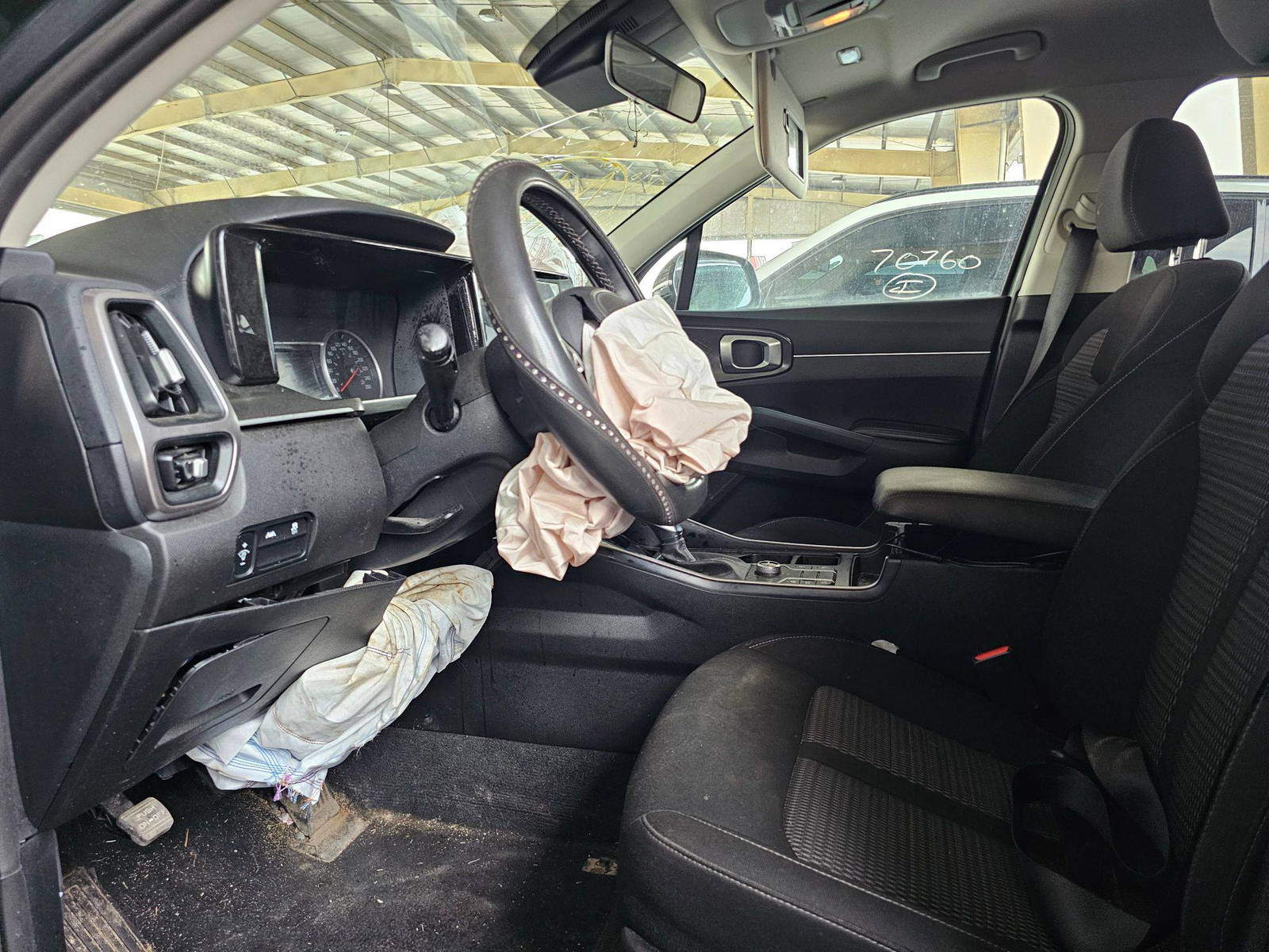 2022 KIA SORENTO — 99815 KM — Lot 68543534 — Souq - Marhaba Auctions Used Cars - Image 8