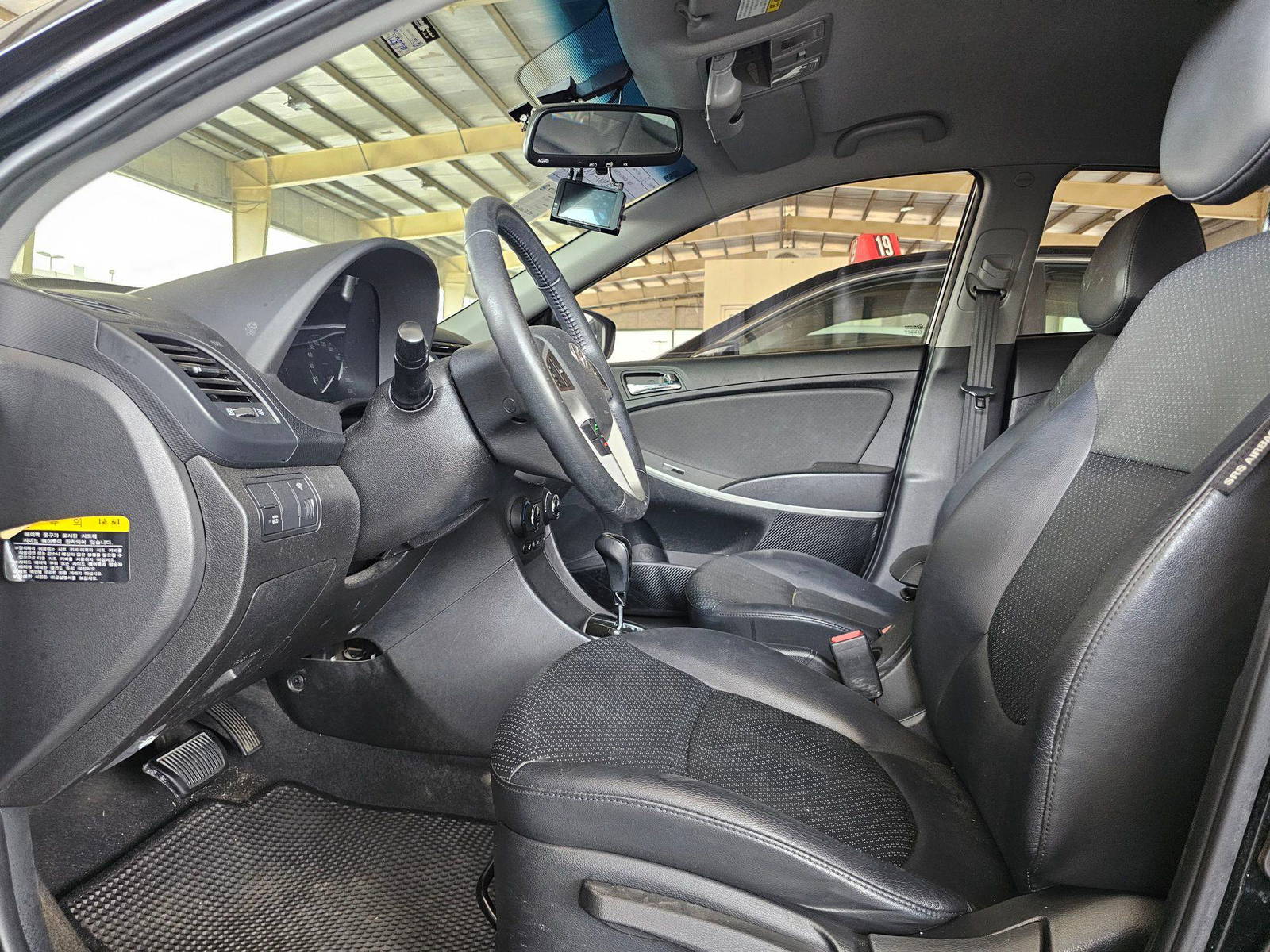 2011 HYUNDAI ACCENT — 112839 KM — Lot 008619 — Souq - Marhaba Auctions Used Cars - Image 8