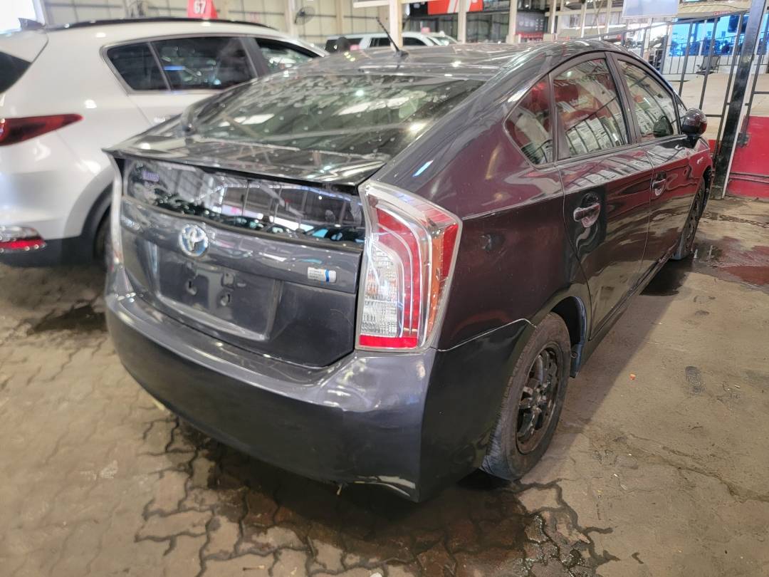 2015 TOYOTA PRIUS — 323718 Miles — Lot F1904613 — Main - Marhaba Auctions Used Cars - Image 4