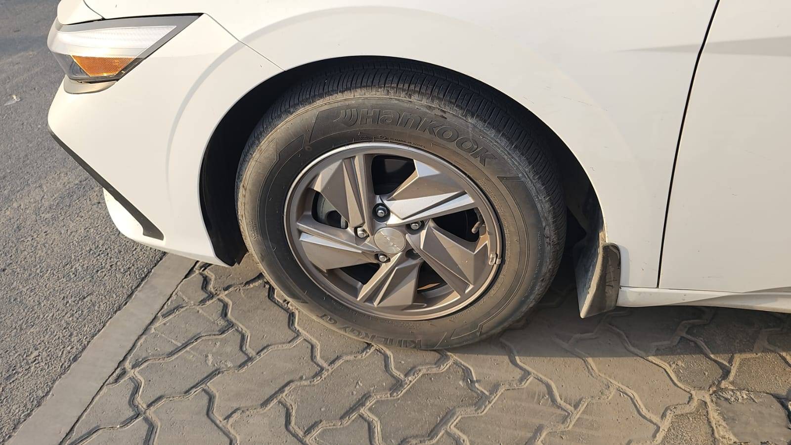 HYUNDAI ELANTRA 2025 view 2