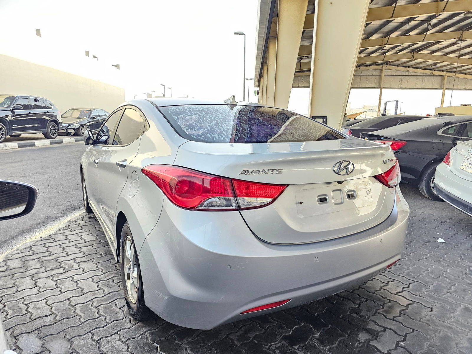 2012 HYUNDAI AVANTE — 210650 KM — Lot 610769 — Souq - Marhaba Auctions Used Cars - Image 4