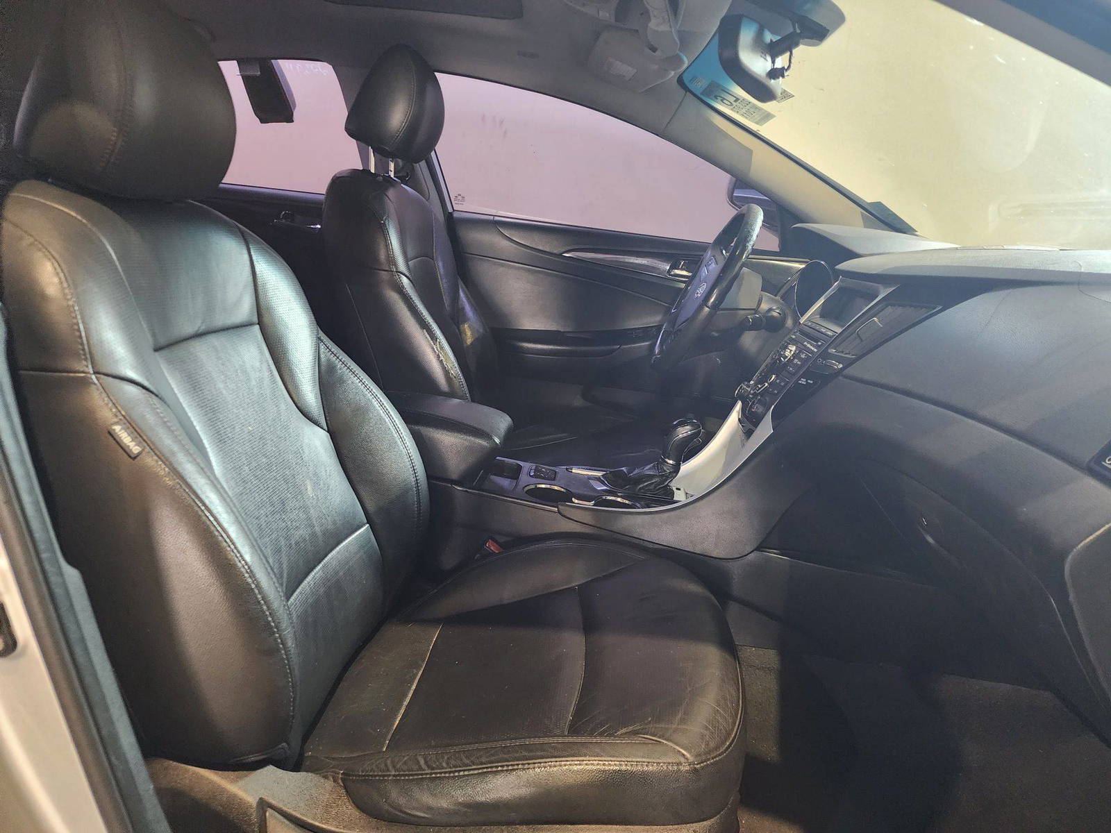 2011 HYUNDAI SONATA — 223972 Miles — Lot 36736 — Al Quoz - Marhaba Auctions Used Cars - Image 9