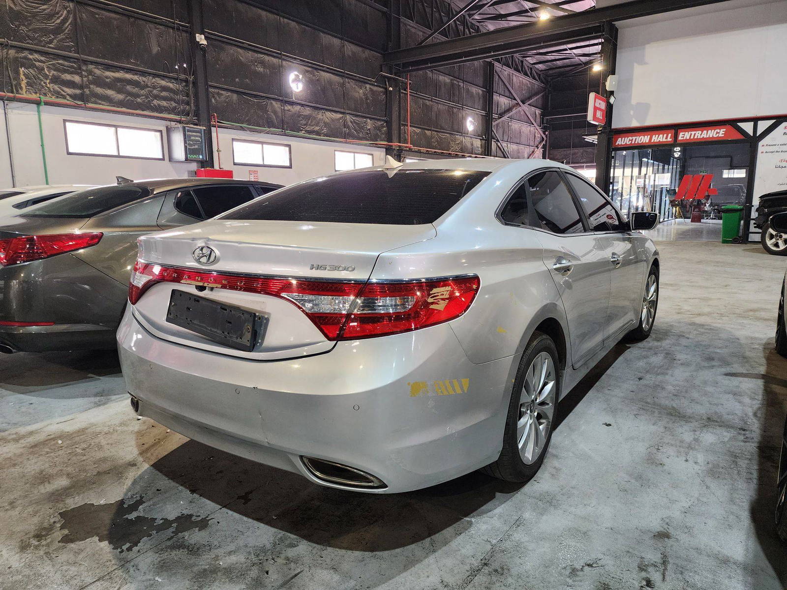 2011 HYUNDAI GRANDEUR — 170112 KM — Lot 57675 — Ind. 12 - Marhaba Auctions Used Cars - Image 3