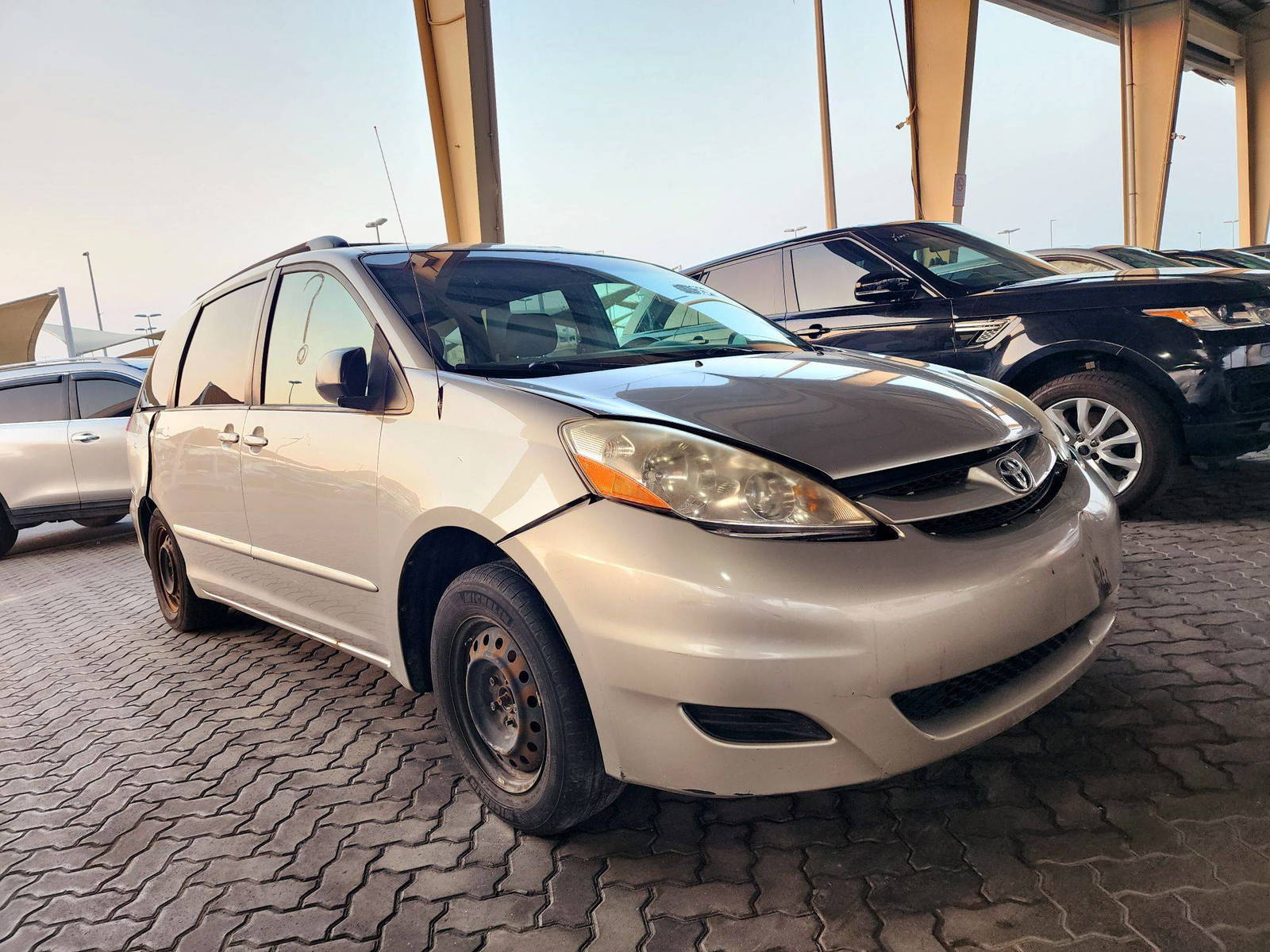 2008 TOYOTA SIENNA — 169188 Miles — Lot 56734784 — Souq - Marhaba Auctions Used Cars - Image 5