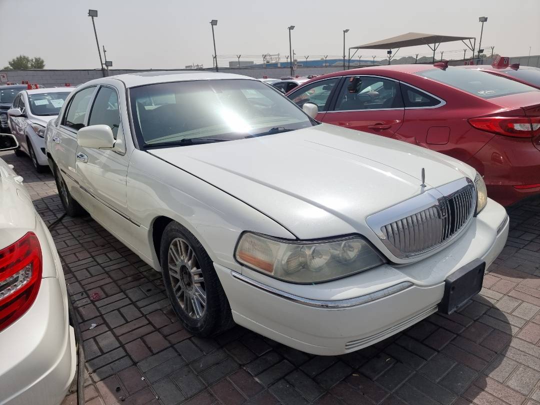 2006 LINCOLN TOWN — 240203 Miles — Lot 125487 — Ind. 12 - Marhaba Auctions Used Cars - Image 3