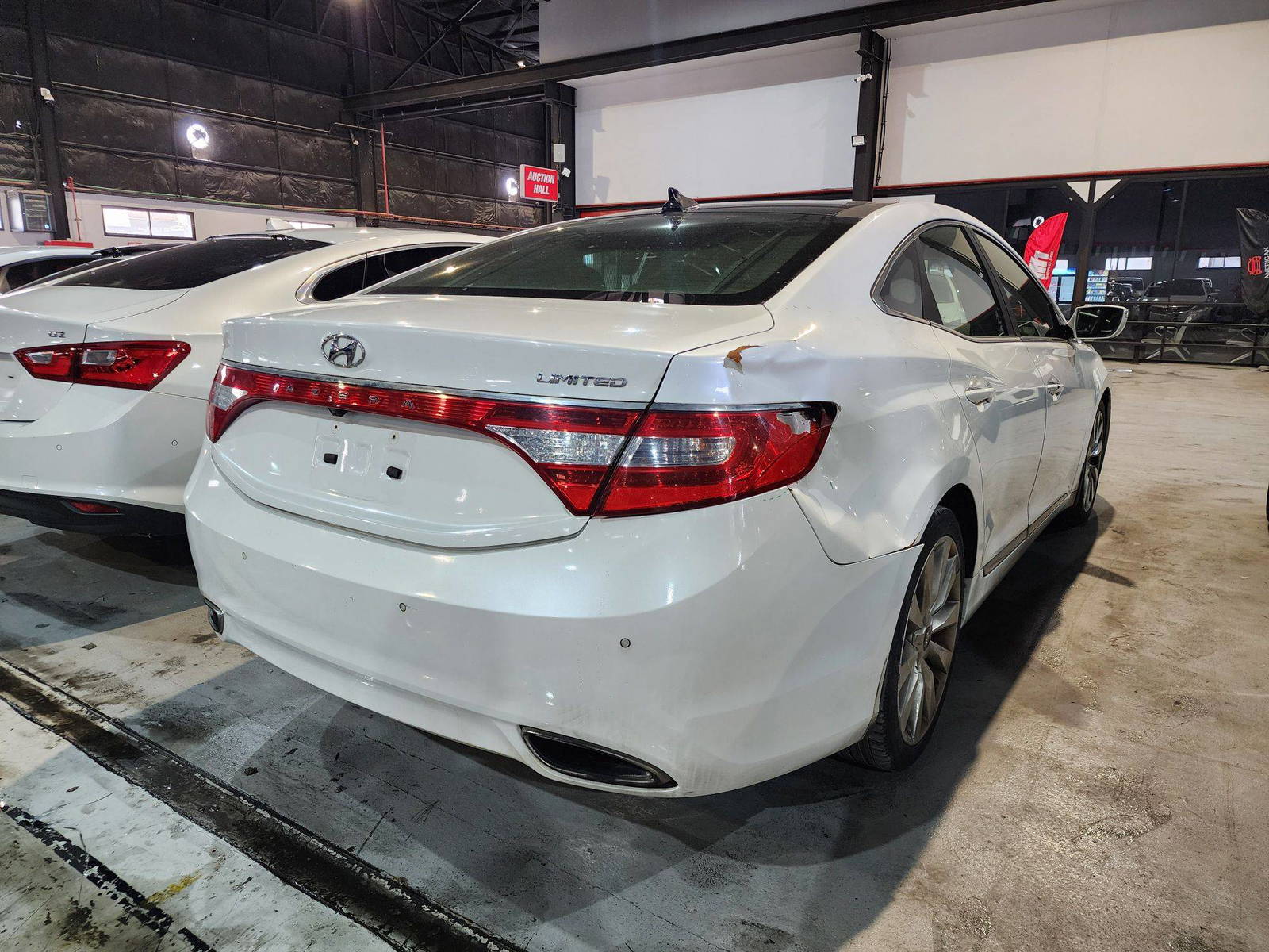 2014 HYUNDAI AZERA — 151305 Miles — Lot 125487 — Al Quoz - Marhaba Auctions Used Cars - Image 4