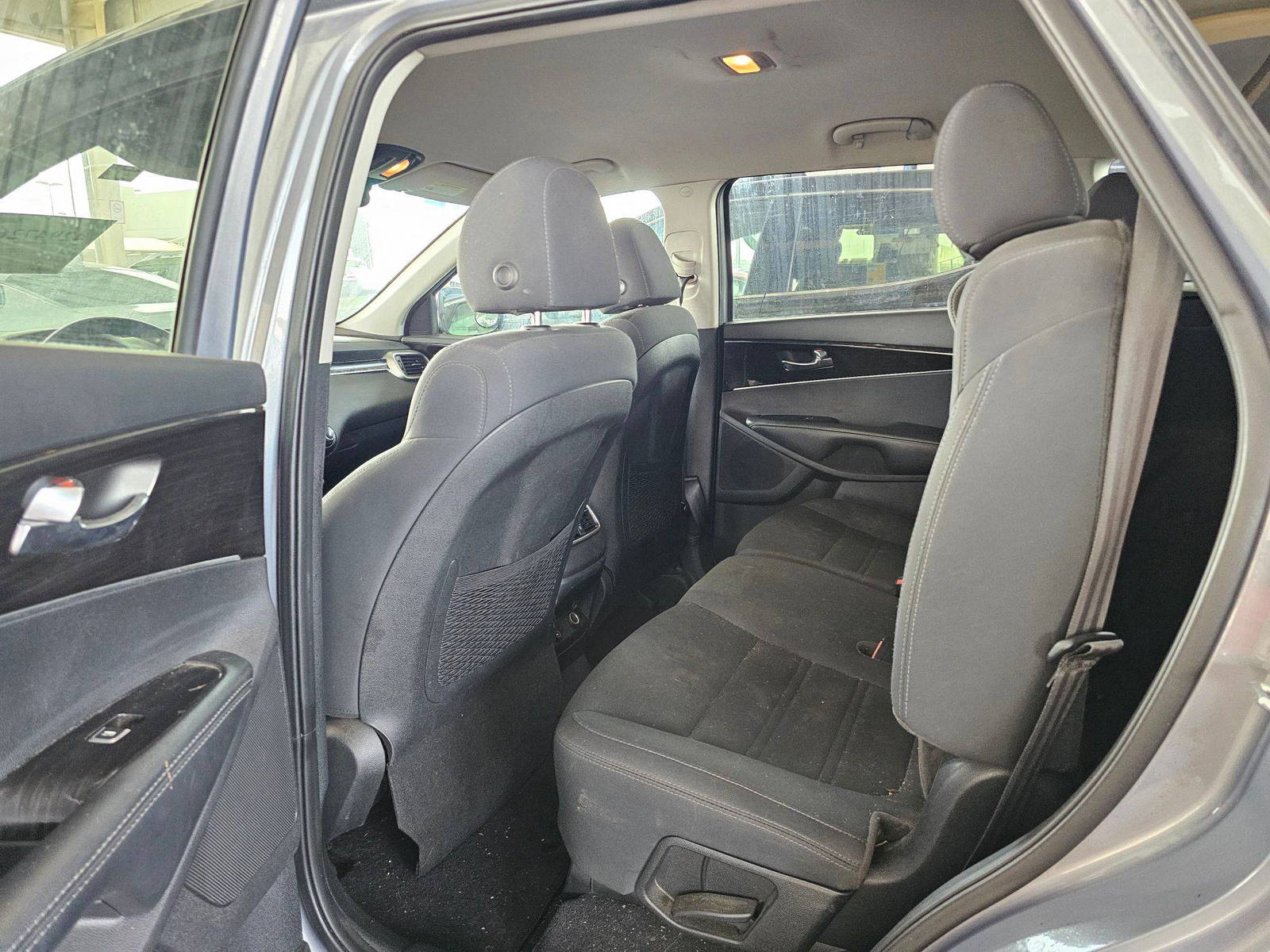 2020 KIA SORENTO — 136647 Miles — Lot 42947265 — Souq - Marhaba Auctions Used Cars - Image 7