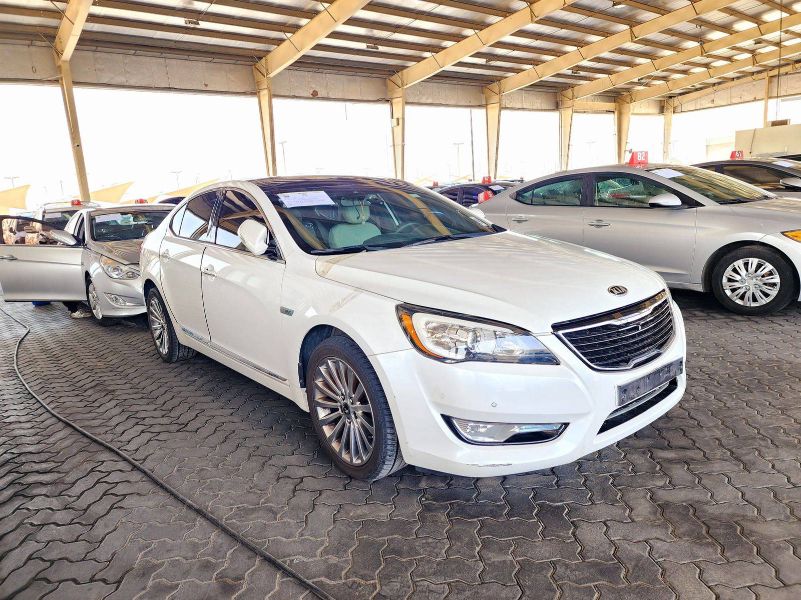 2010 KIA K7 — 194948 KM — Lot 019181 — Main - Marhaba Auctions Used Cars - Image 3