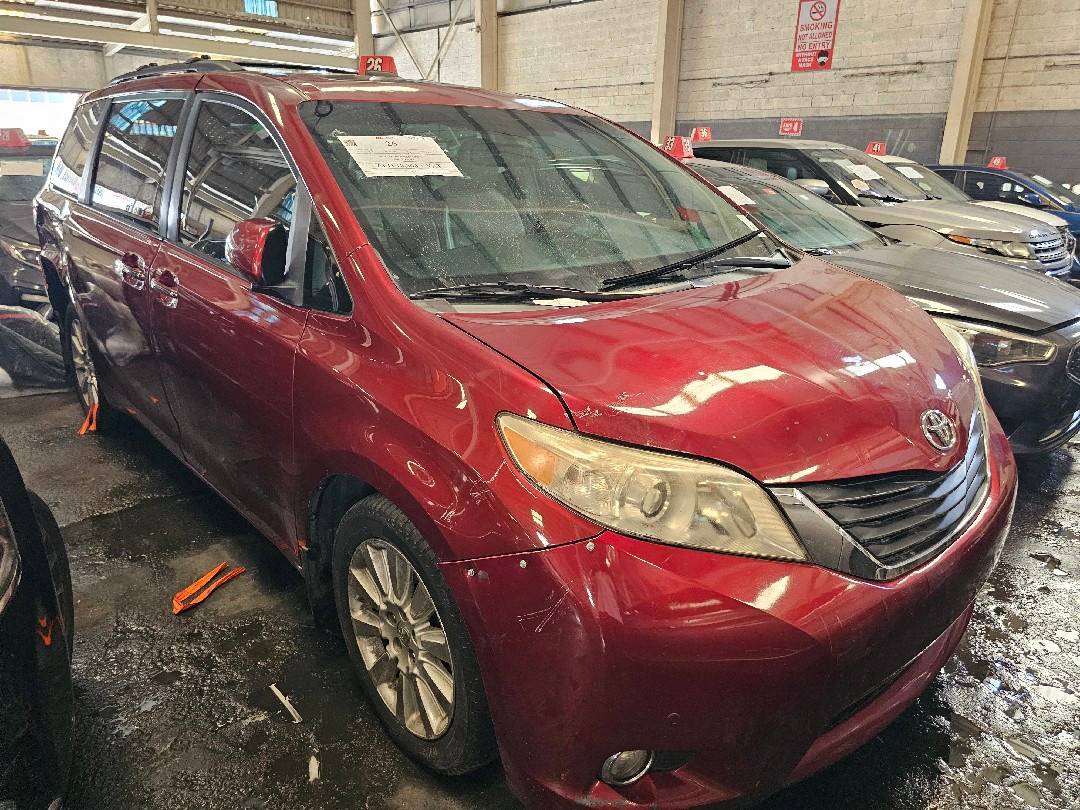 TOYOTA SIENNA 2012 vehicle photo