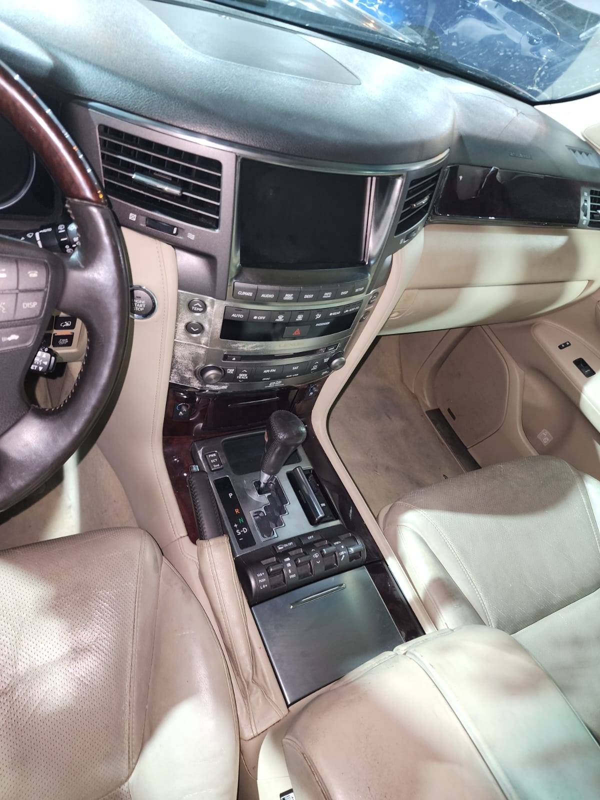 2011 LEXUS LX 570 — 240318 Miles — Lot 4081312 — Main - Marhaba Auctions Used Cars - Image 15