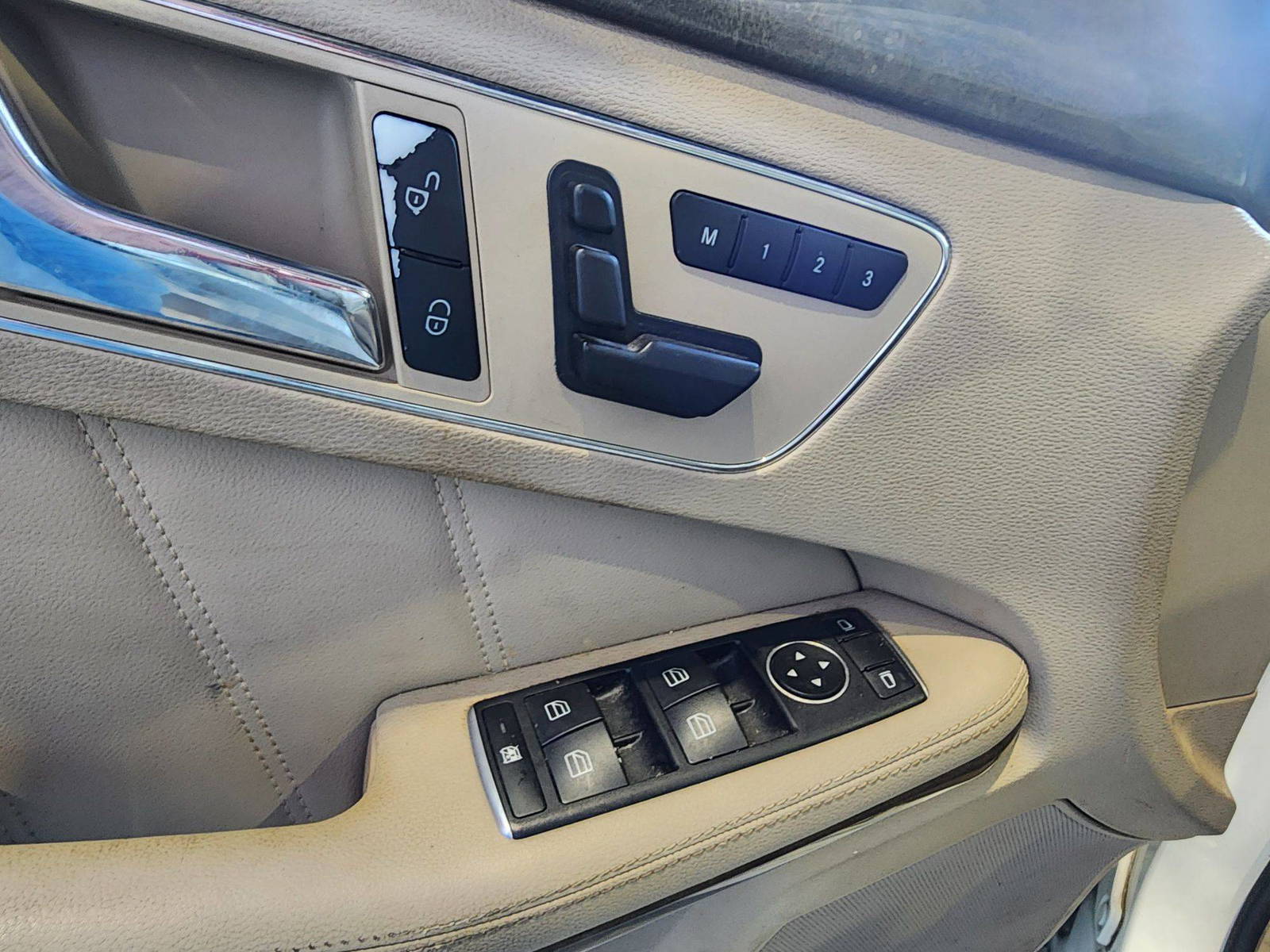 2010 MERCEDES BENZ E 350 — 209937 Miles — Lot 40132204 — Al Quoz - Marhaba Auctions Used Cars - Image 11