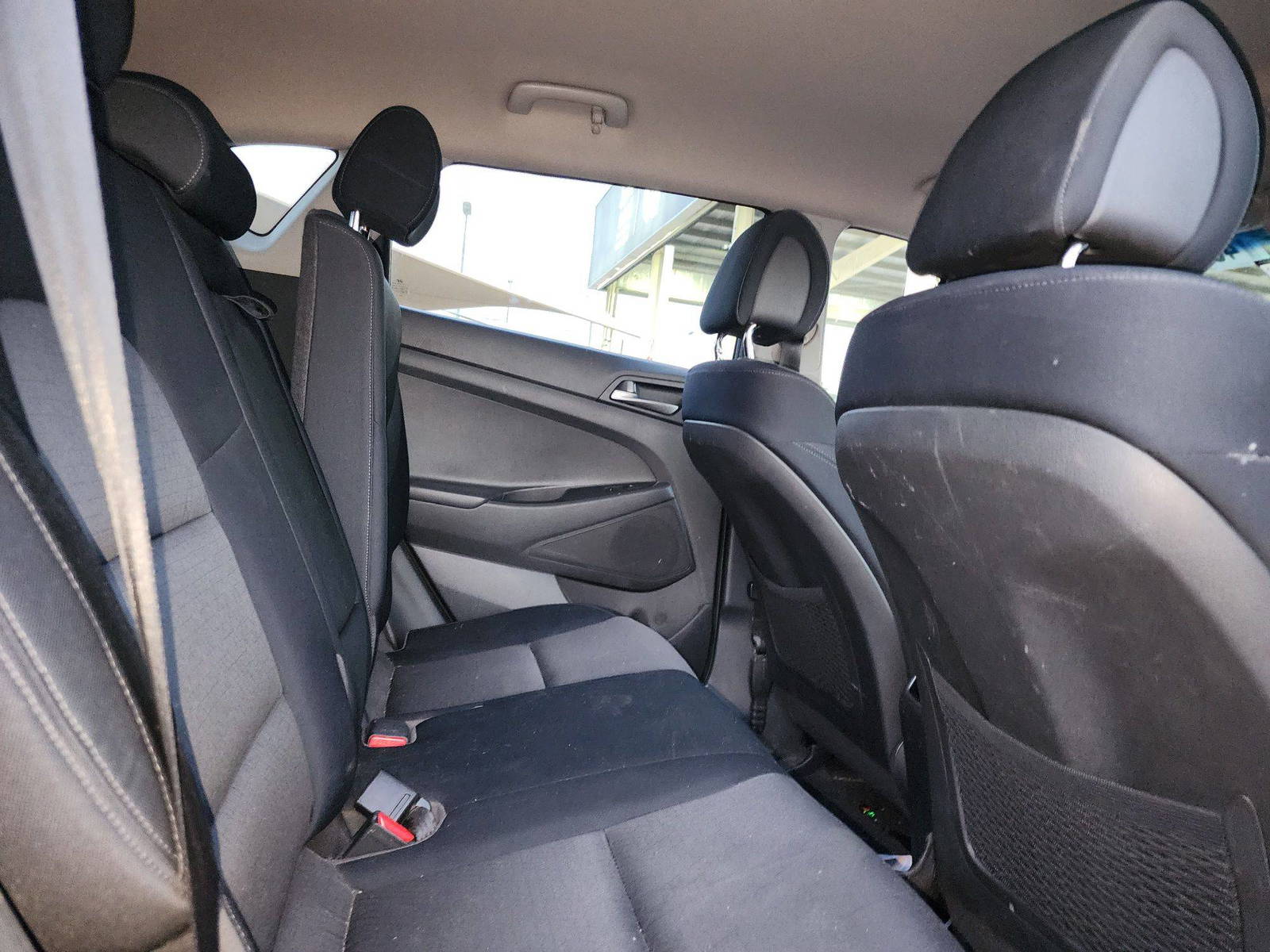 2016 HYUNDAI TUCSON — 140364 KM — Lot 45336664 — Souq - Marhaba Auctions Used Cars - Image 4