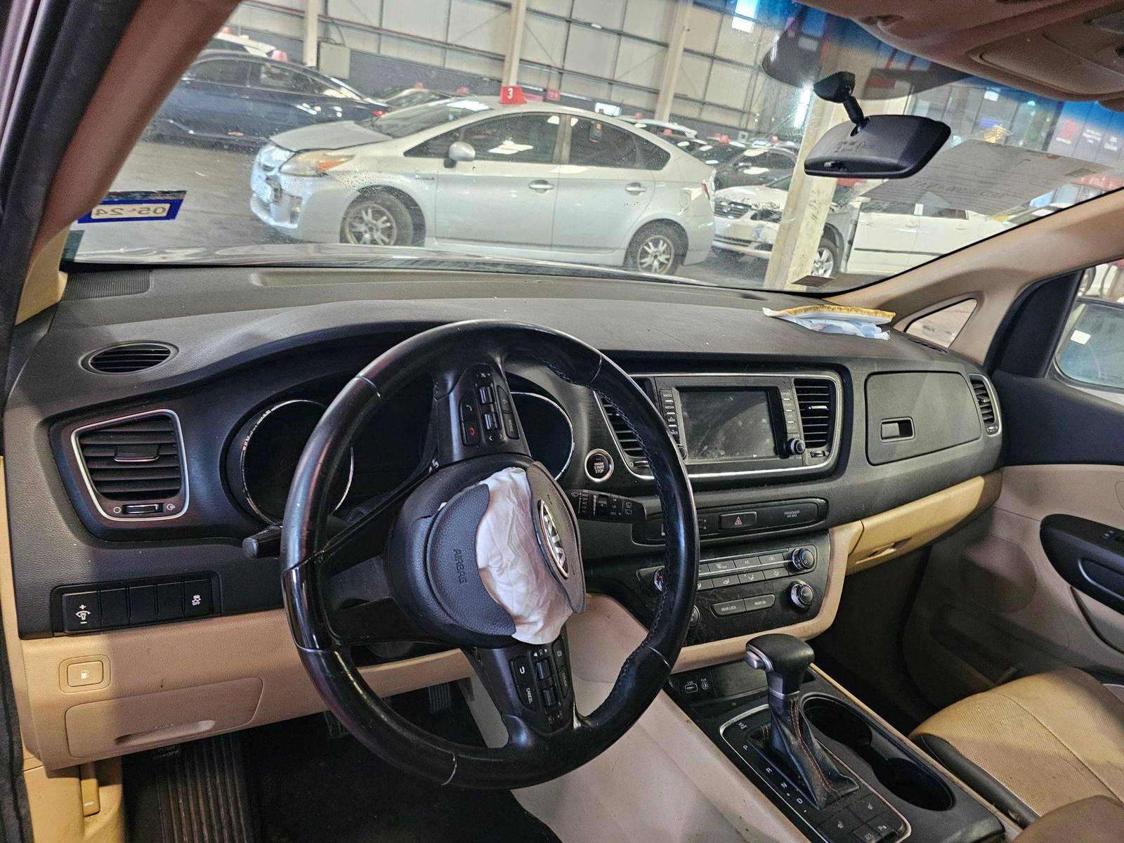 2017 KIA SEDONA — 168566 Miles — Lot XH6313384 — Souq - Marhaba Auctions Used Cars - Image 9