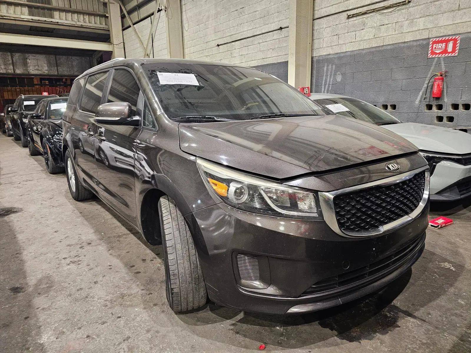 2015 KIA SEDONA — Lot C19F6021237 - Marhaba Auctions Used Cars - Image 4
