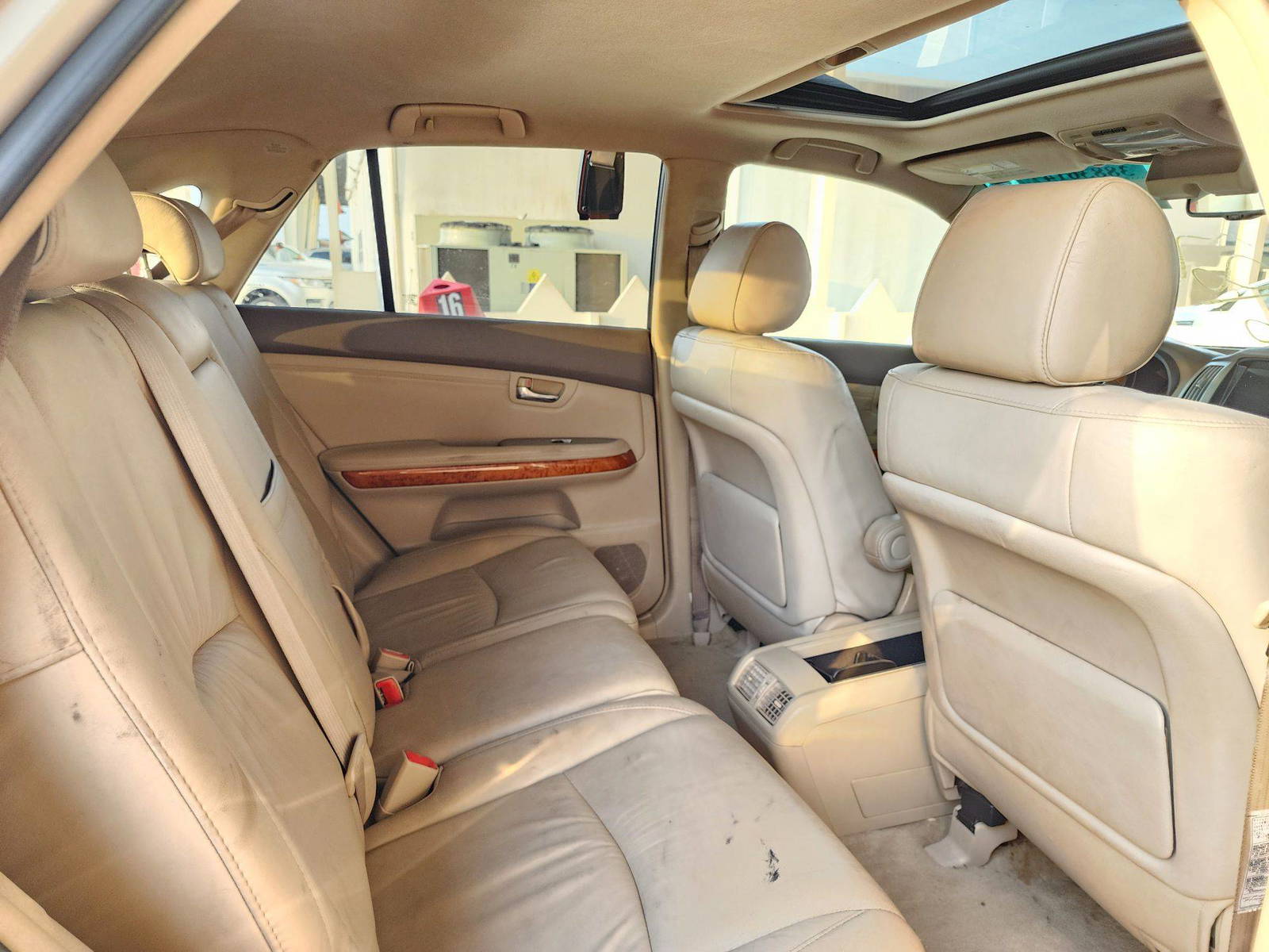 2009 LEXUS RX 350 — 180420 Miles — Lot 38836147 — Souq - Marhaba Auctions Used Cars - Image 4