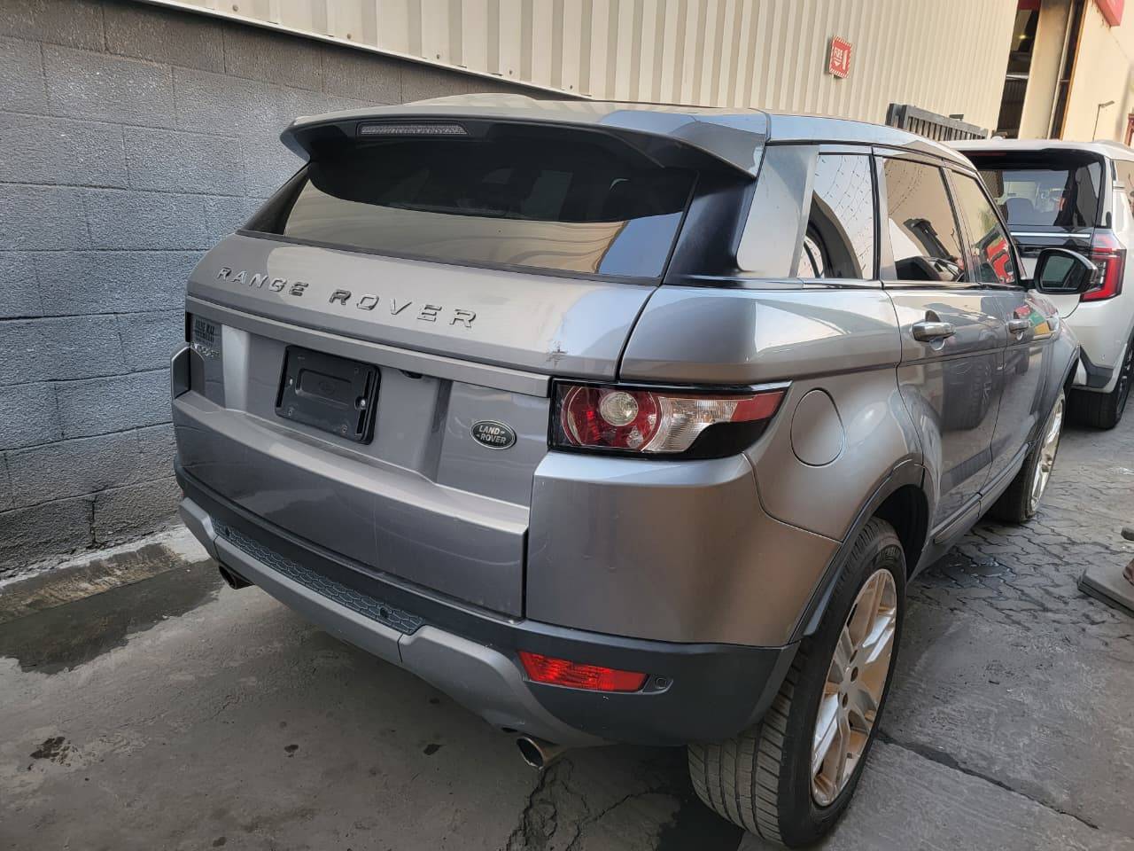2014 LAND ROVER RANGE ROVER EVOQUE — 84183 Miles — Lot 880805 — Ind. 12 - Marhaba Auctions Used Cars - Image 4
