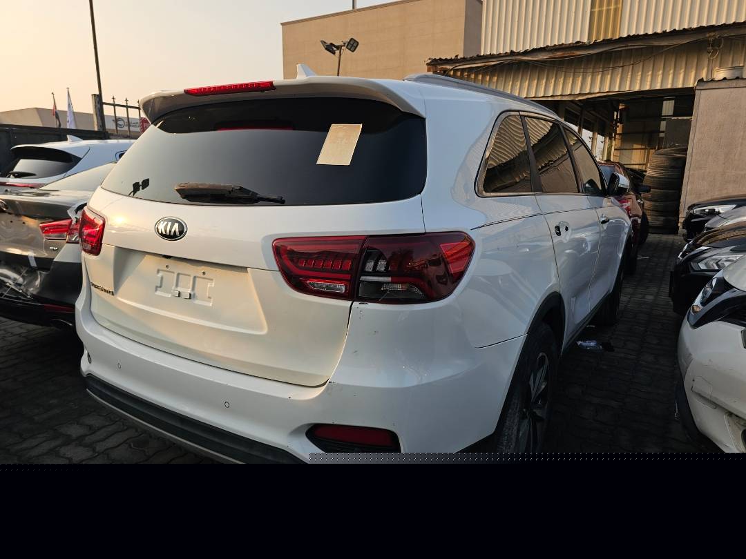 2019 KIA SORENTO — 140991 Miles — Lot 3212357 — Souq - Marhaba Auctions Used Cars - Image 4