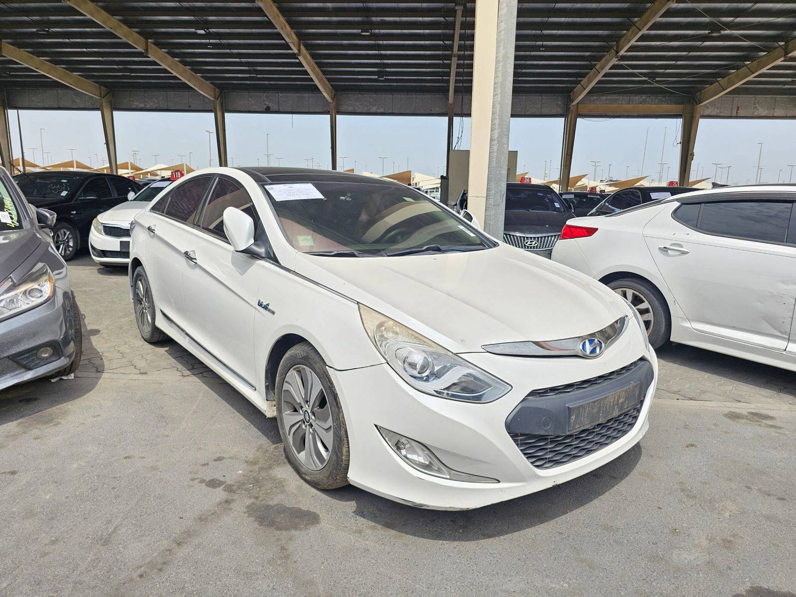 2014 HYUNDAI SONATA — 209478 KM — Lot 084272 — Souq - Marhaba Auctions Used Cars - Image 4