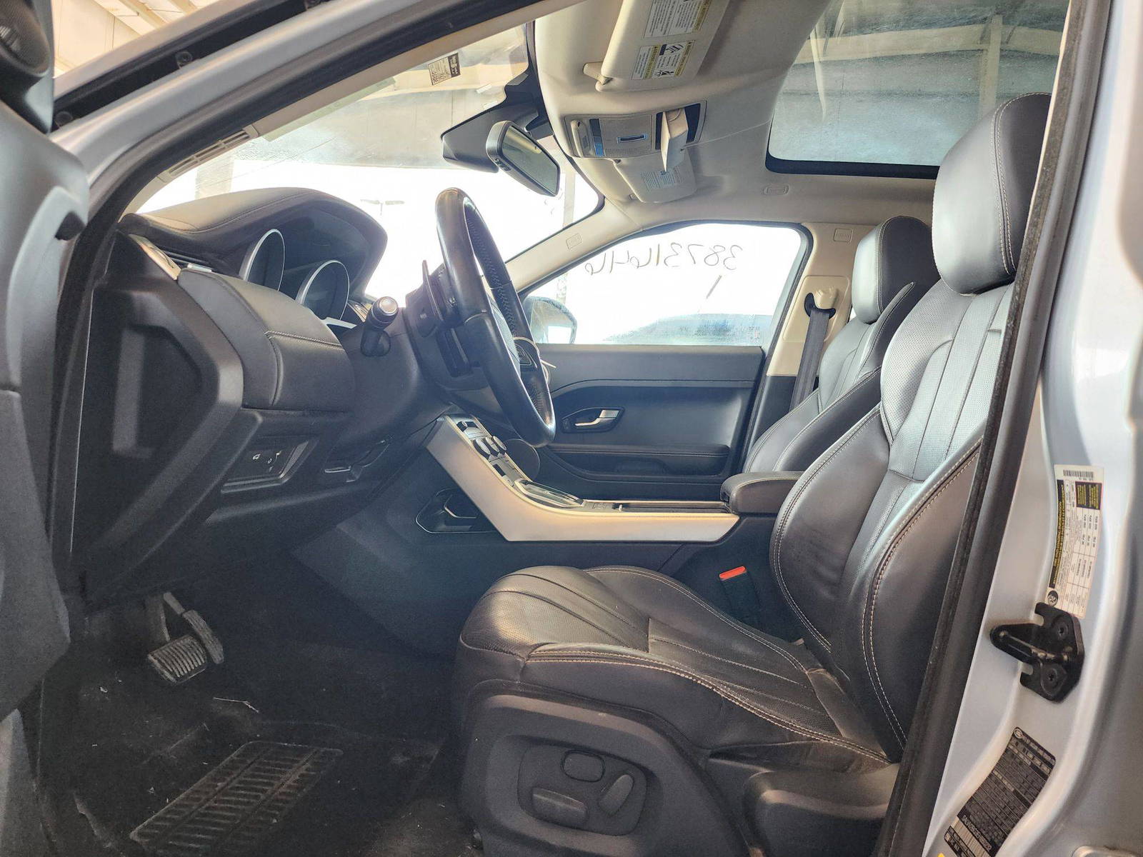 2014 LAND ROVER RANGE ROVER EVOQUE — 125729 Miles — Lot EH860232 — Souq - Marhaba Auctions Used Cars - Image 9