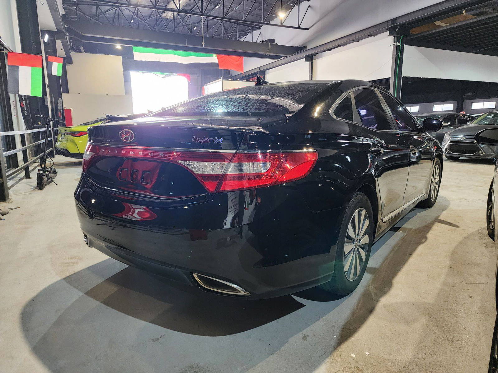 2015 HYUNDAI GRANDEUR — 317748 KM — Lot 008130 — Al Quoz - Marhaba Auctions Used Cars - Image 6
