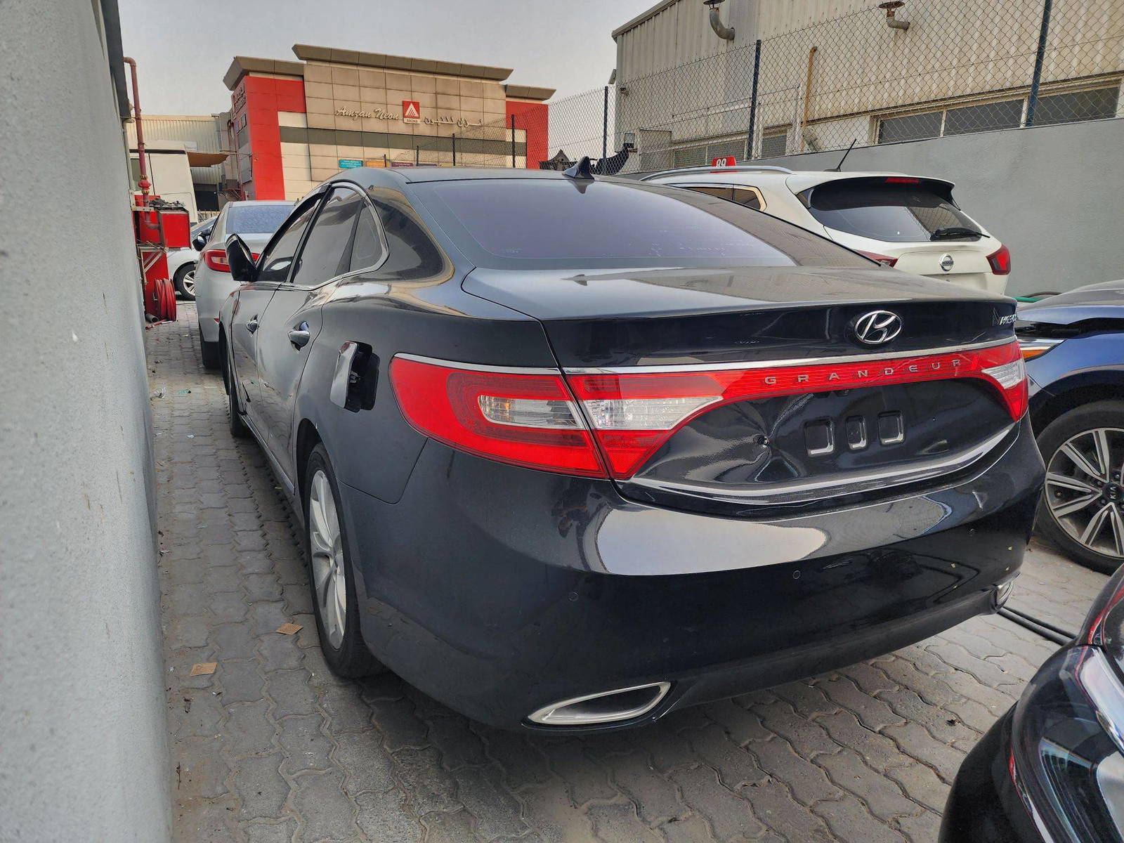 HYUNDAI GRANDEUR 2011 - Marhaba Auction Used Cars - Image 3