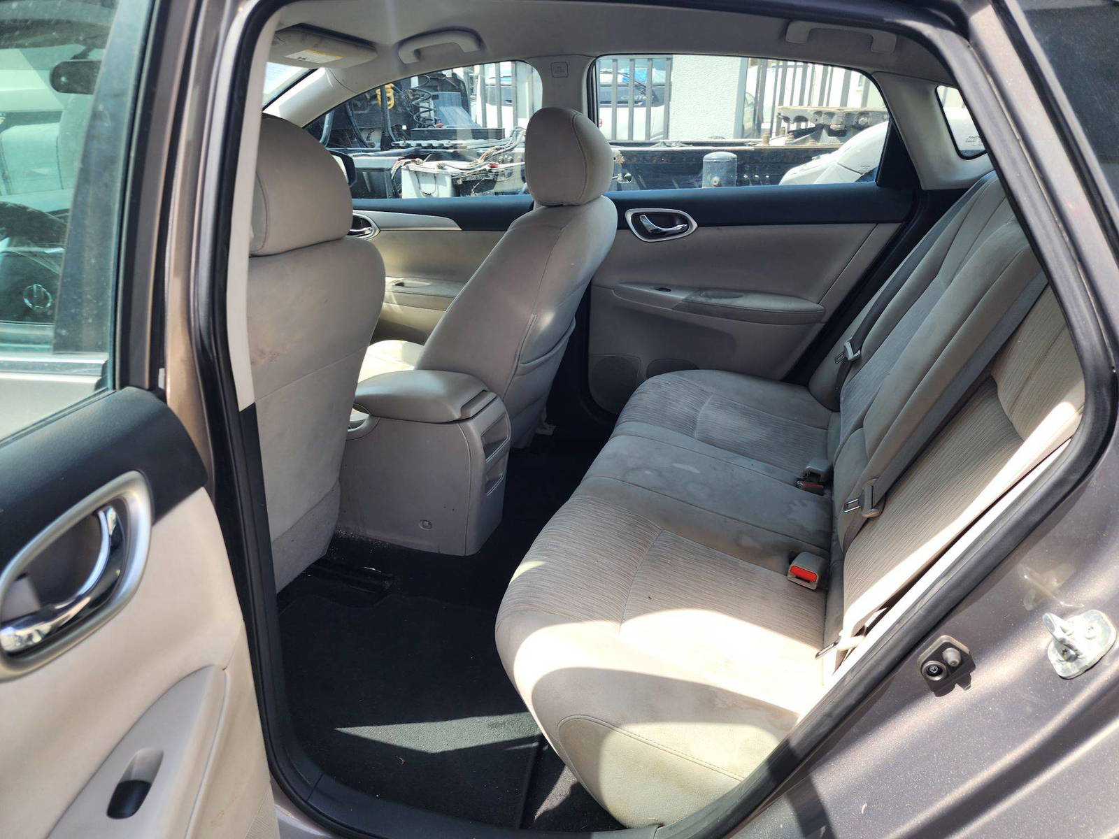 2015 NISSAN SENTRA — 252286 Miles — Lot 25994 — Al Quoz - Marhaba Auctions Used Cars - Image 7