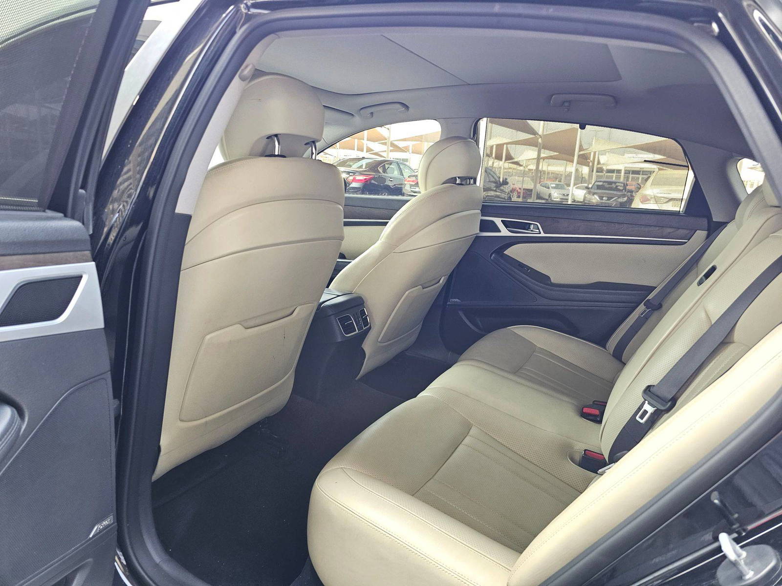2015 HYUNDAI GENESIS — 237768 KM — Lot FU037566 — Souq - Marhaba Auctions Used Cars - Image 6