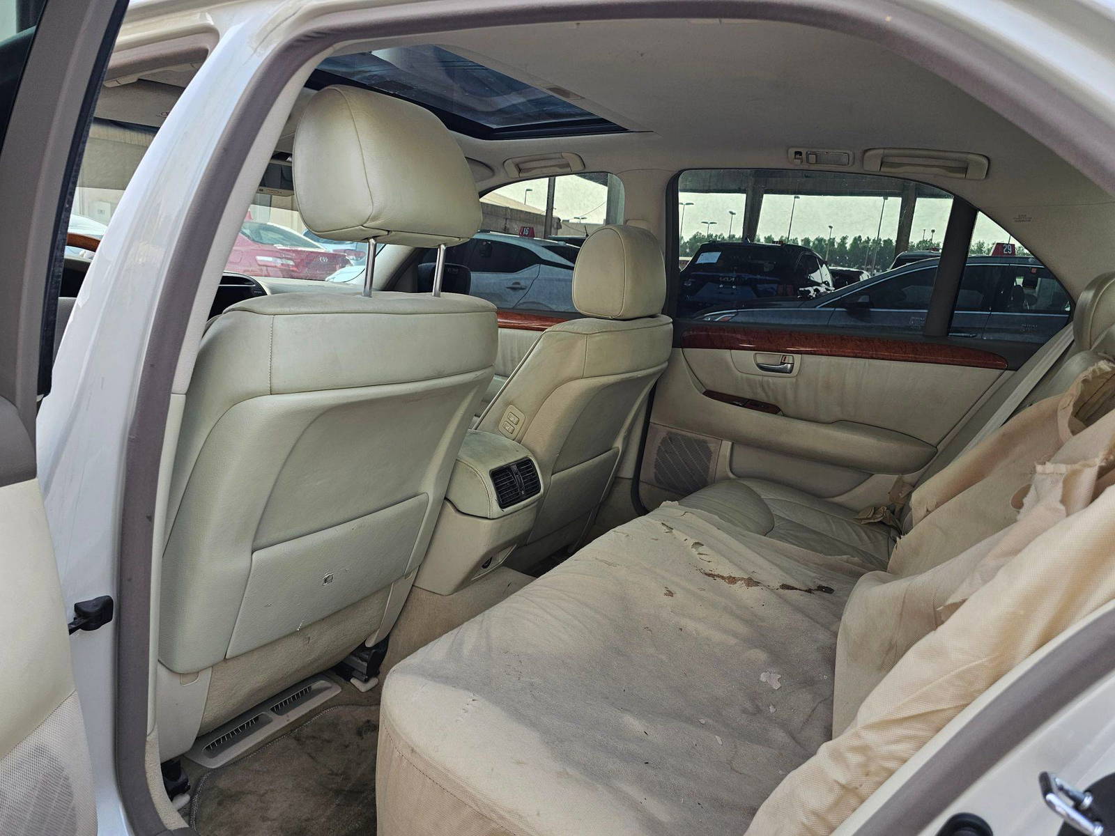 2002 LEXUS LS 430 — 215015 Miles — Lot 059116 — Souq - Marhaba Auctions Used Cars - Image 6