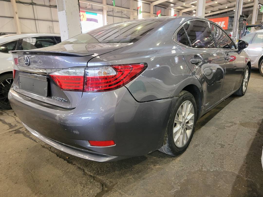 2013 LEXUS ES 300H — 199746 KM — Lot 2200202 — Main - Marhaba Auctions Used Cars - Image 4