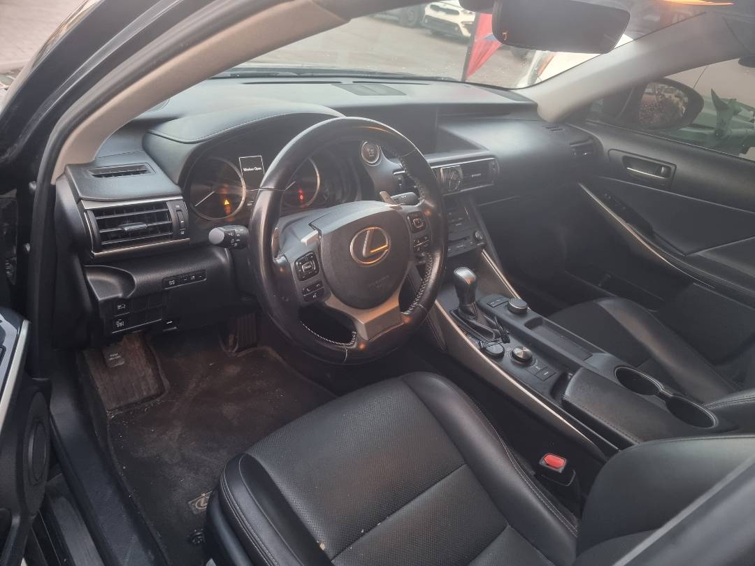 2020 LEXUS IS 300 — 118960 KM — Lot 5108510 — Ind. 12 - Marhaba Auctions Used Cars - Image 7