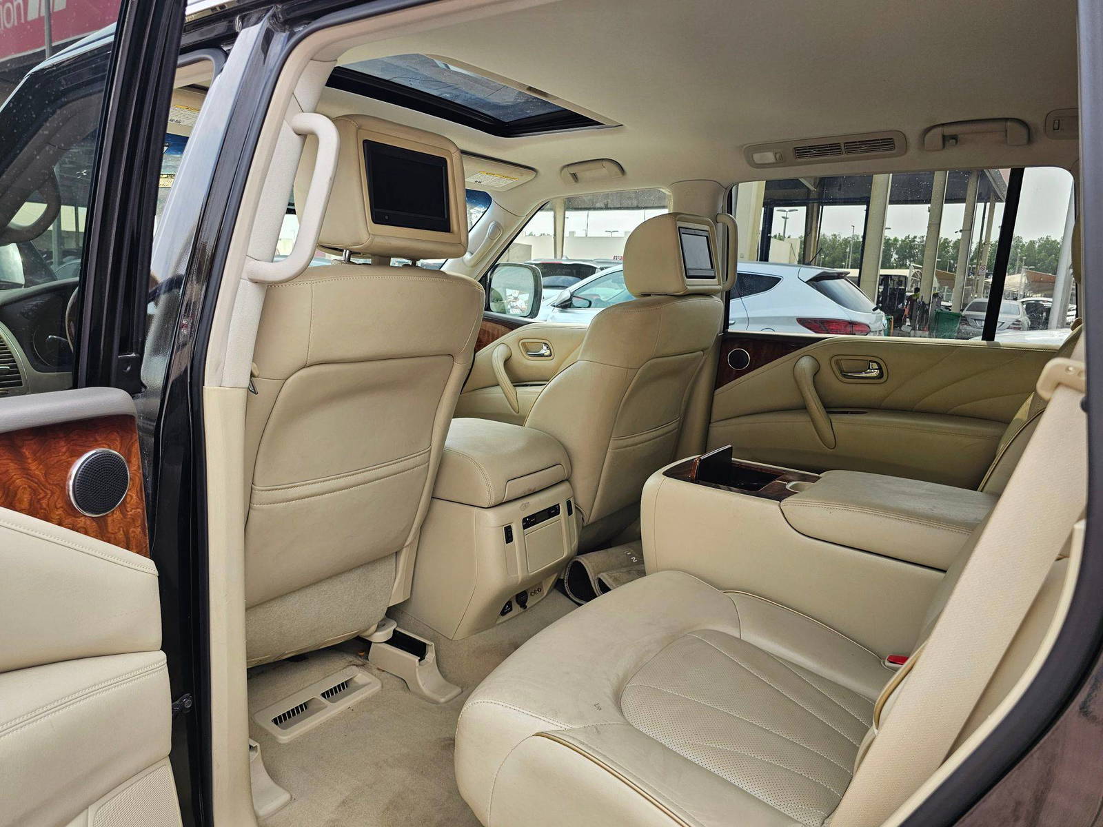 2016 INFINITI QX80 — 173766 Miles — Lot NE8G9124490 — Souq - Marhaba Auctions Used Cars - Image 6