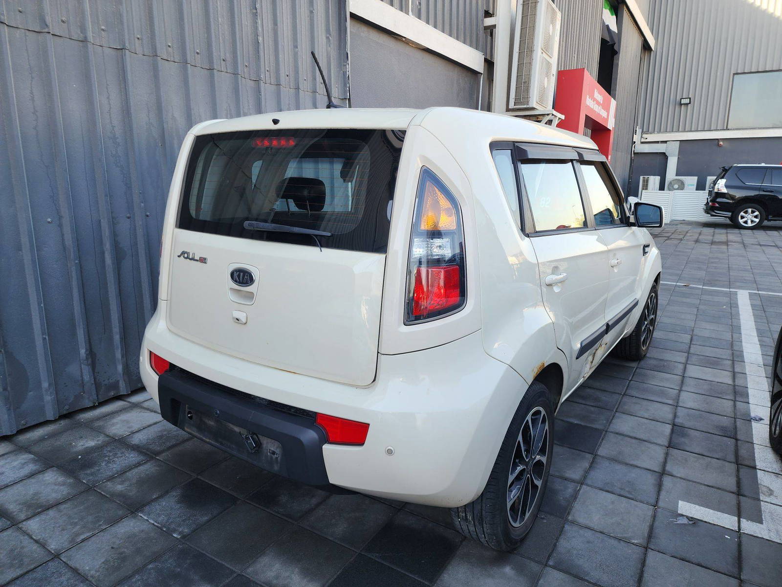 2011 KIA SOUL — 246120 KM — Lot 255511 — Souq - Marhaba Auctions Used Cars - Image 5