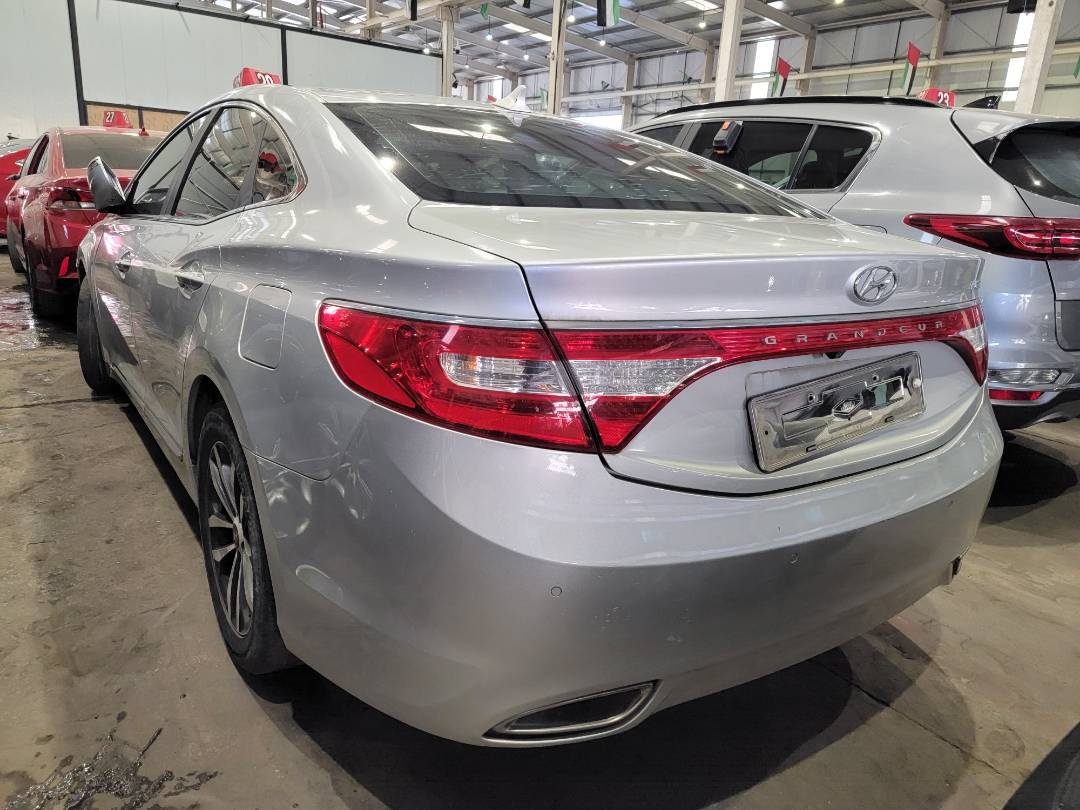 2012 HYUNDAI GRANDEUR — 187176 KM — Lot 104717 — Souq - Marhaba Auctions Used Cars - Image 5