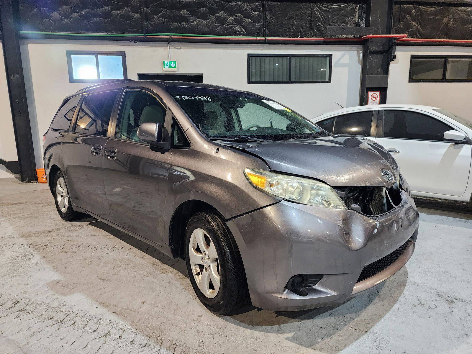 2011 TOYOTA SIENNA — 234940 Miles — Lot 92401 — Souq - Marhaba Auctions Used Cars - Image 5
