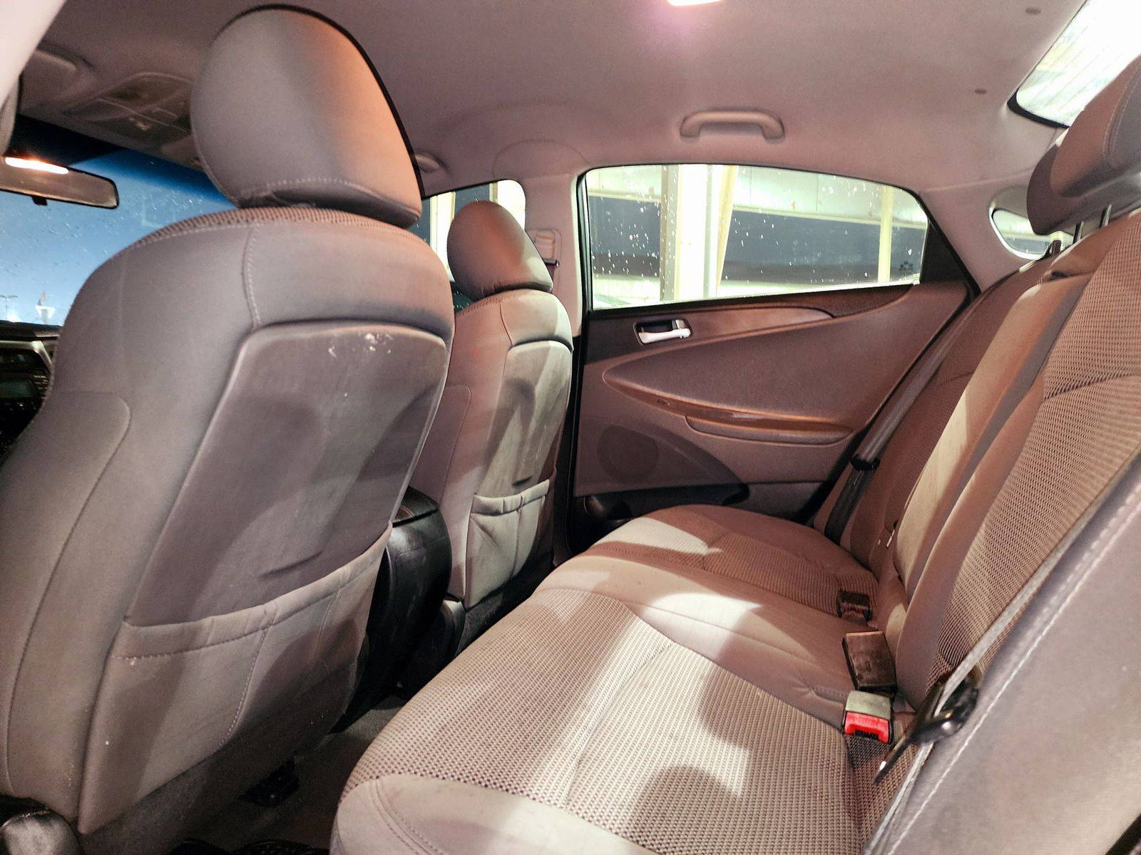 2011 HYUNDAI SONATA — 200804 Miles — Lot H092822 — Souq - Marhaba Auctions Used Cars - Image 6