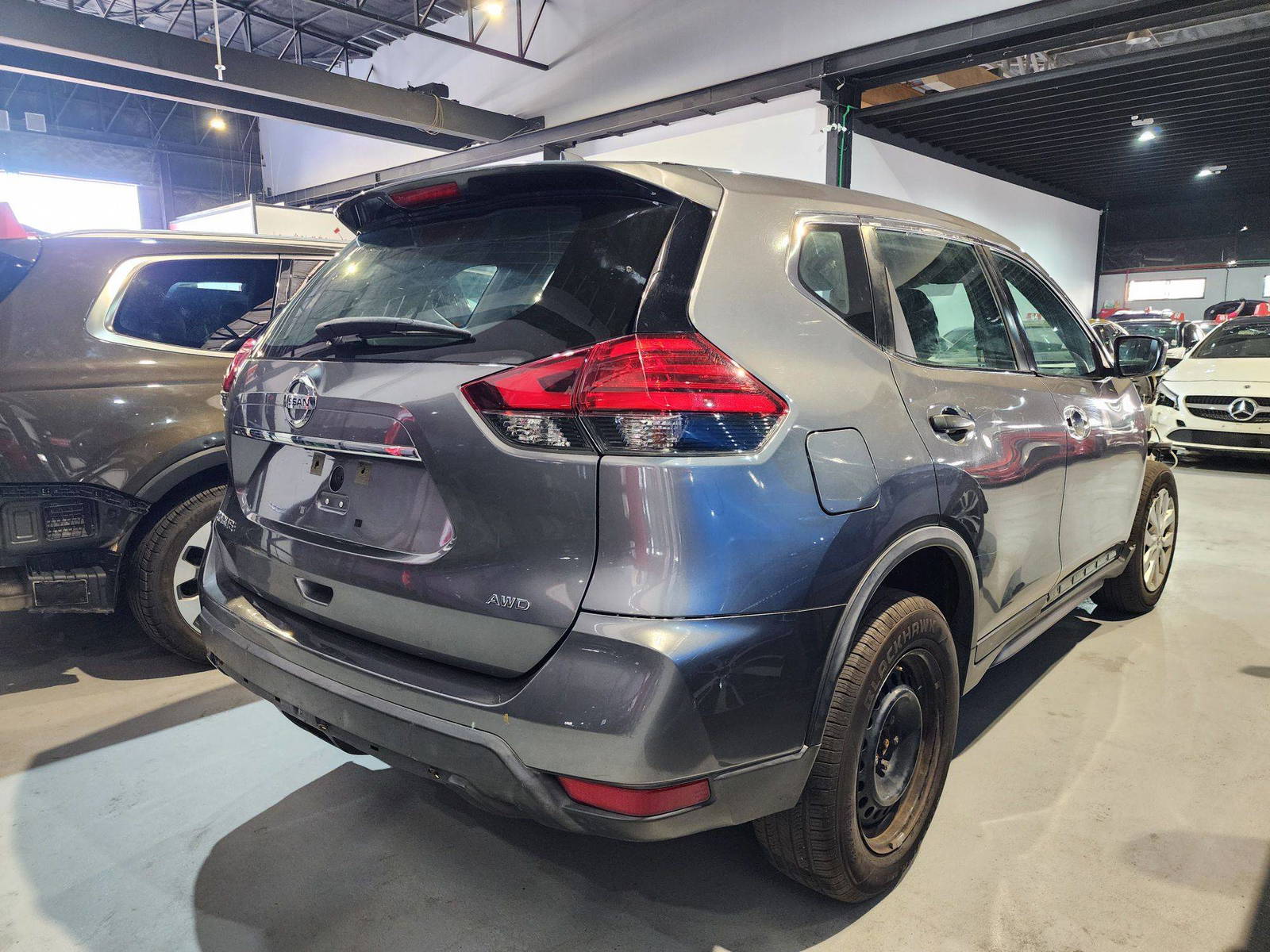2017 NISSAN ROGUE — 183036 Miles — Lot V0HP568443 — Al Quoz - Marhaba Auctions Used Cars - Image 3