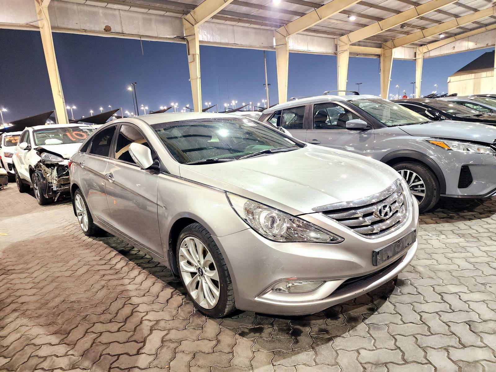 2011 HYUNDAI SONATA — 83800 KM — Lot 192890 — Souq - Marhaba Auctions Used Cars - Image 4