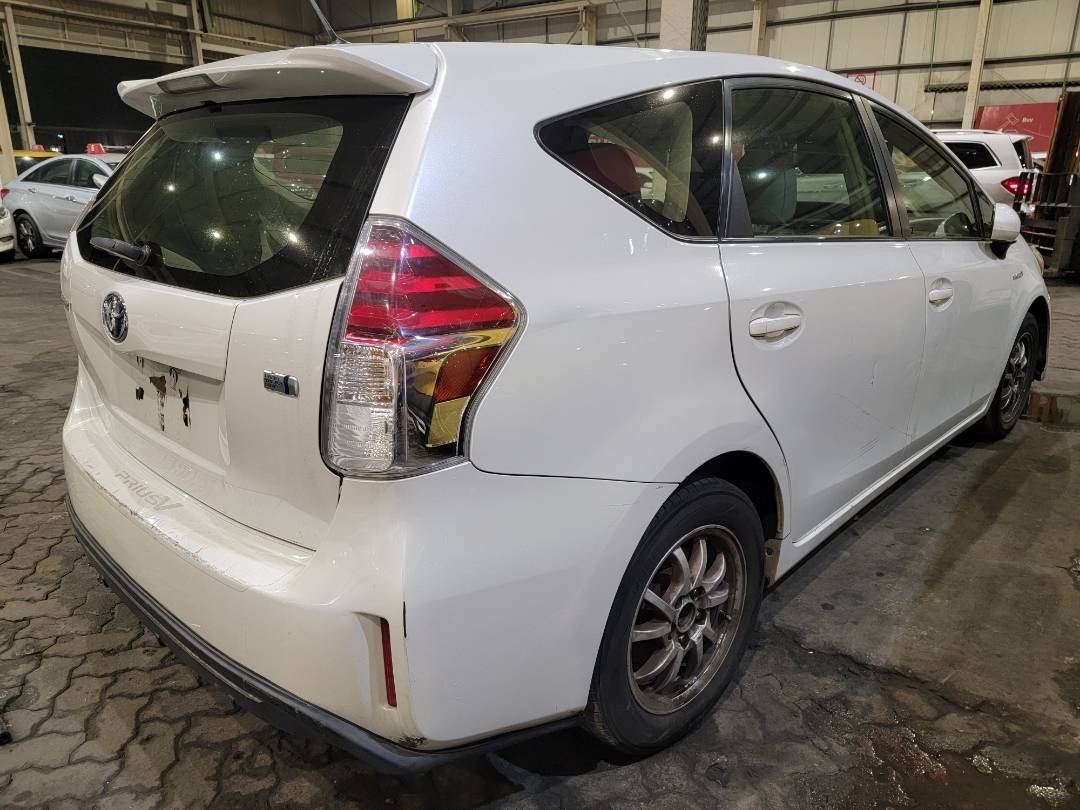 2017 TOYOTA PRIUS — 411285 Miles — Lot J063285 — Main - Marhaba Auctions Used Cars - Image 3