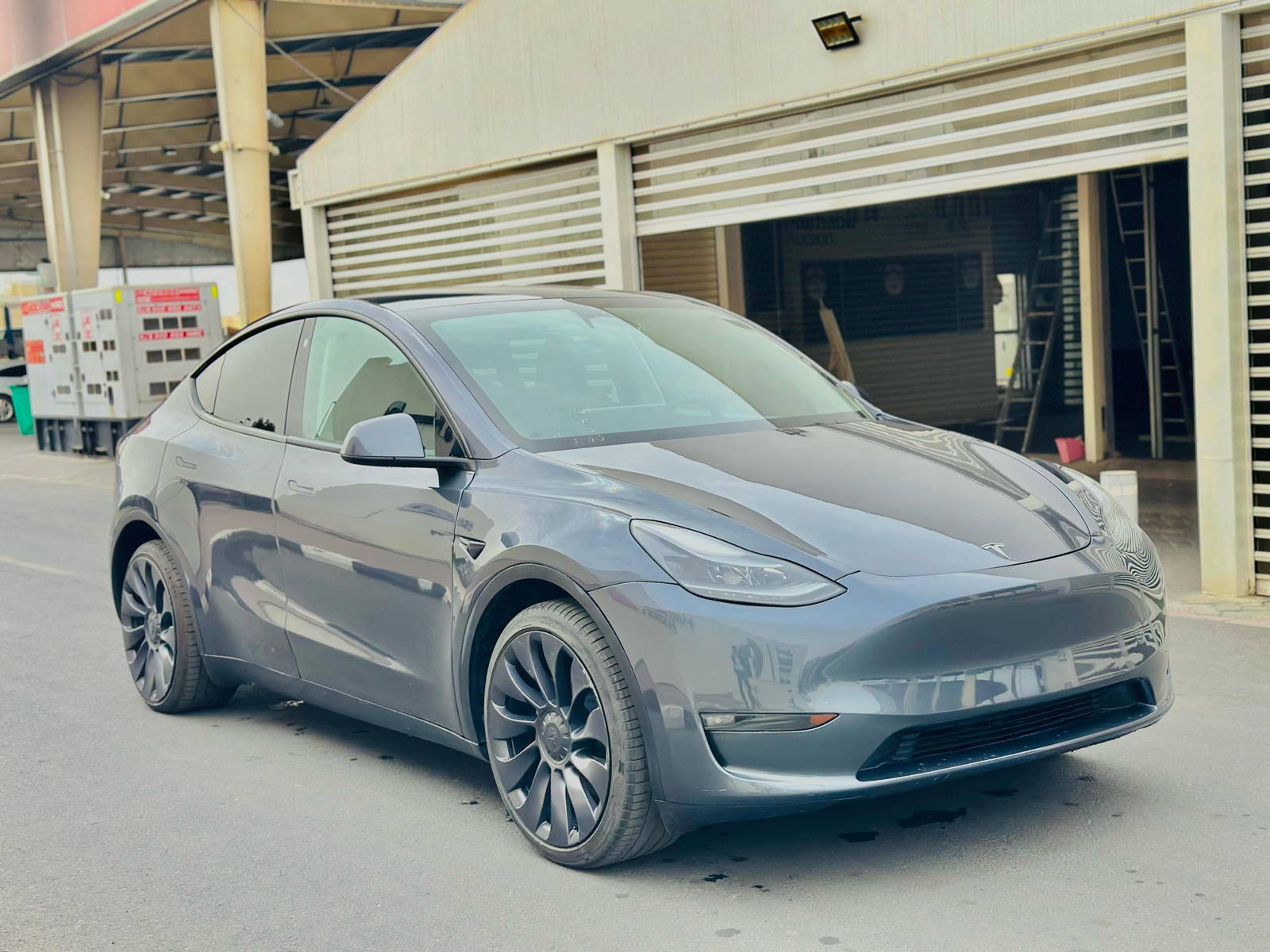 2023 TESLA MODEL Y — 3916 KM — Lot E0PC107825 — Souq - Marhaba Auctions Used Cars - Image 8