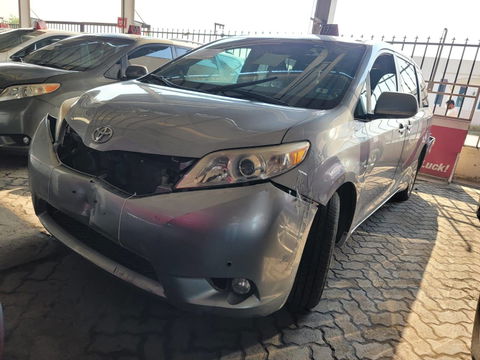 2011 TOYOTA SIENNA at Marhaba Auctions