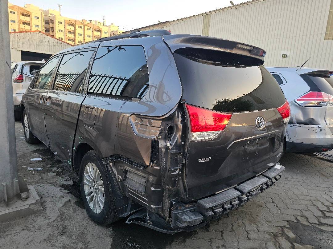TOYOTA SIENNA