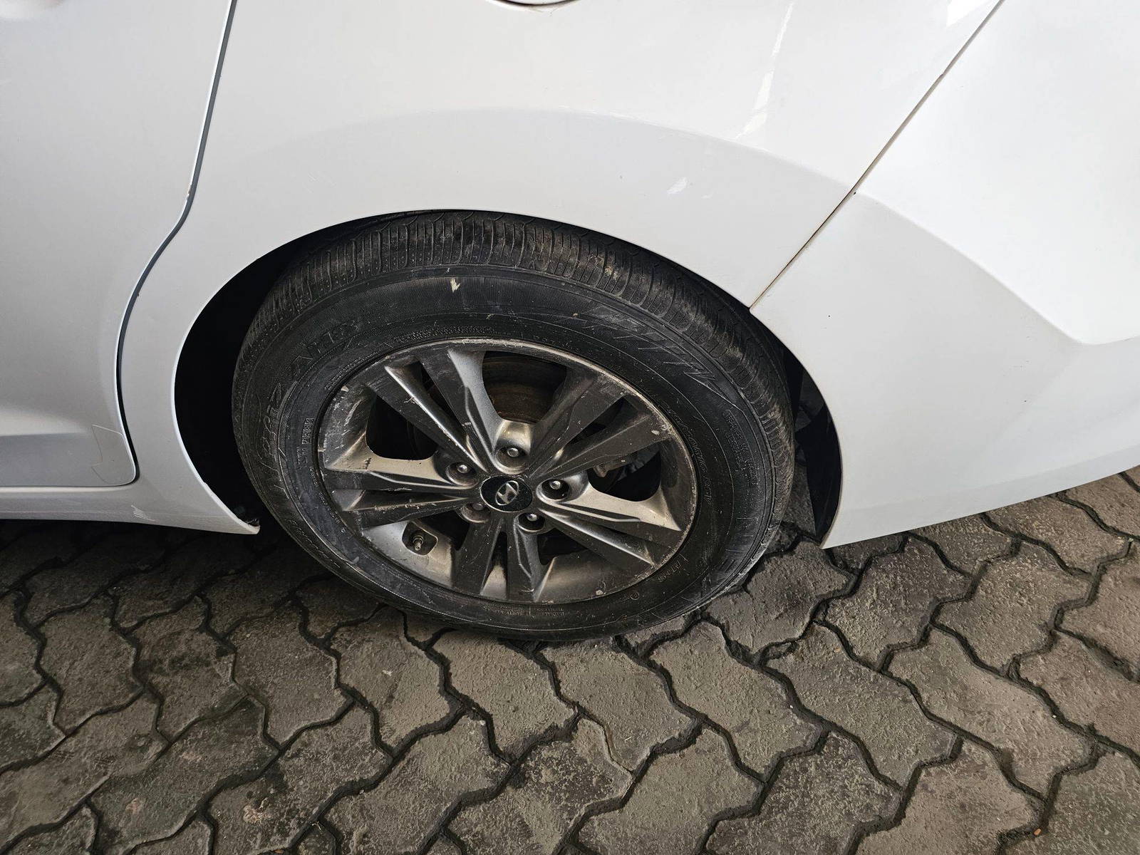 HYUNDAI ELANTRA 2018 - Marhaba Auction Used Cars - Image 6